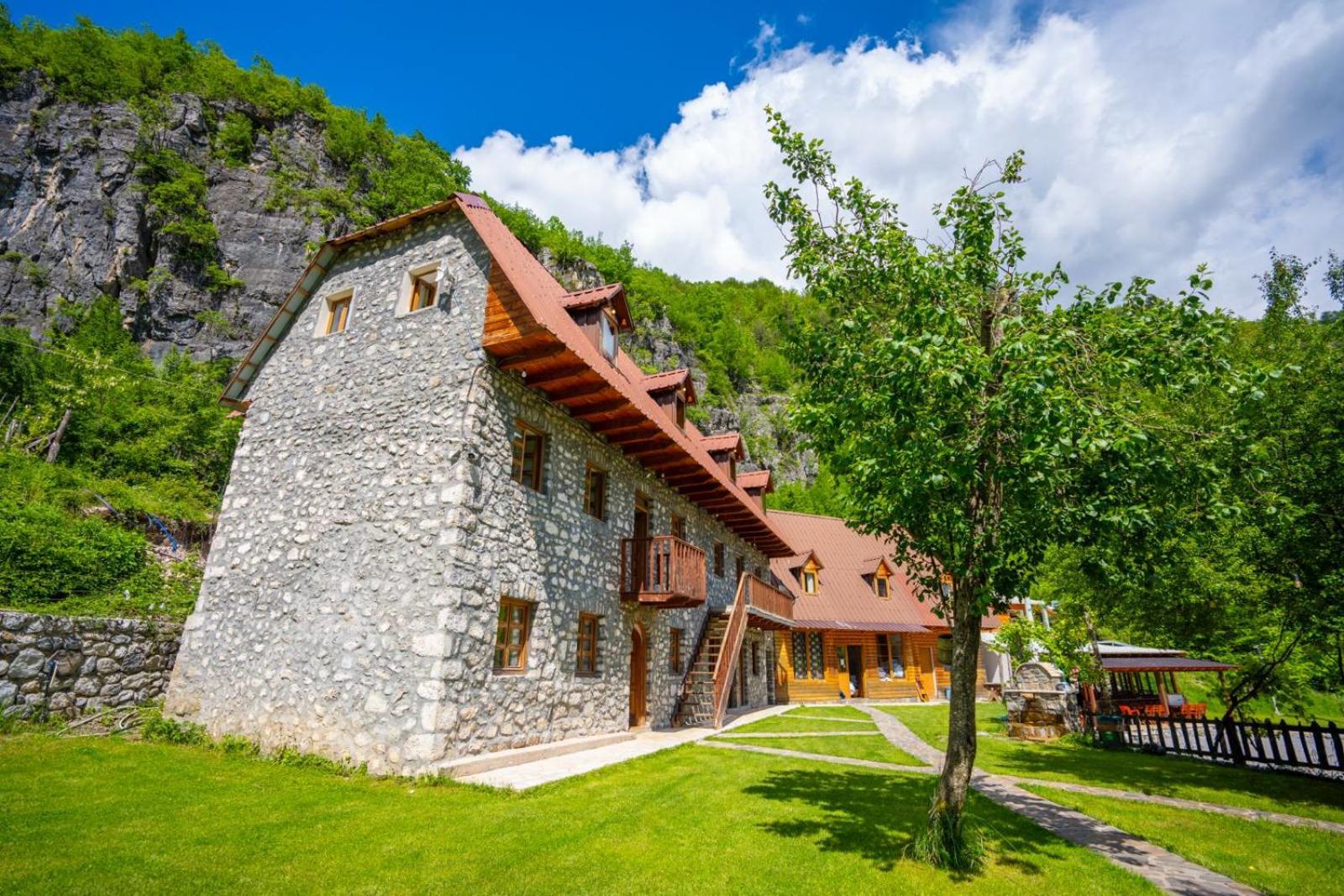 Hotel Bujtina Berishta Theth Exterior foto